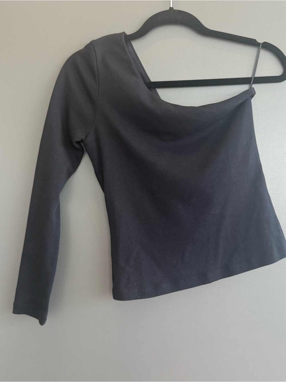 KOTN Black One-Shoulder Long Sleeve Top